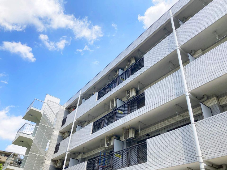 シャッター修理で後悔しないための費用相場と業者選びの重要ポイント解説